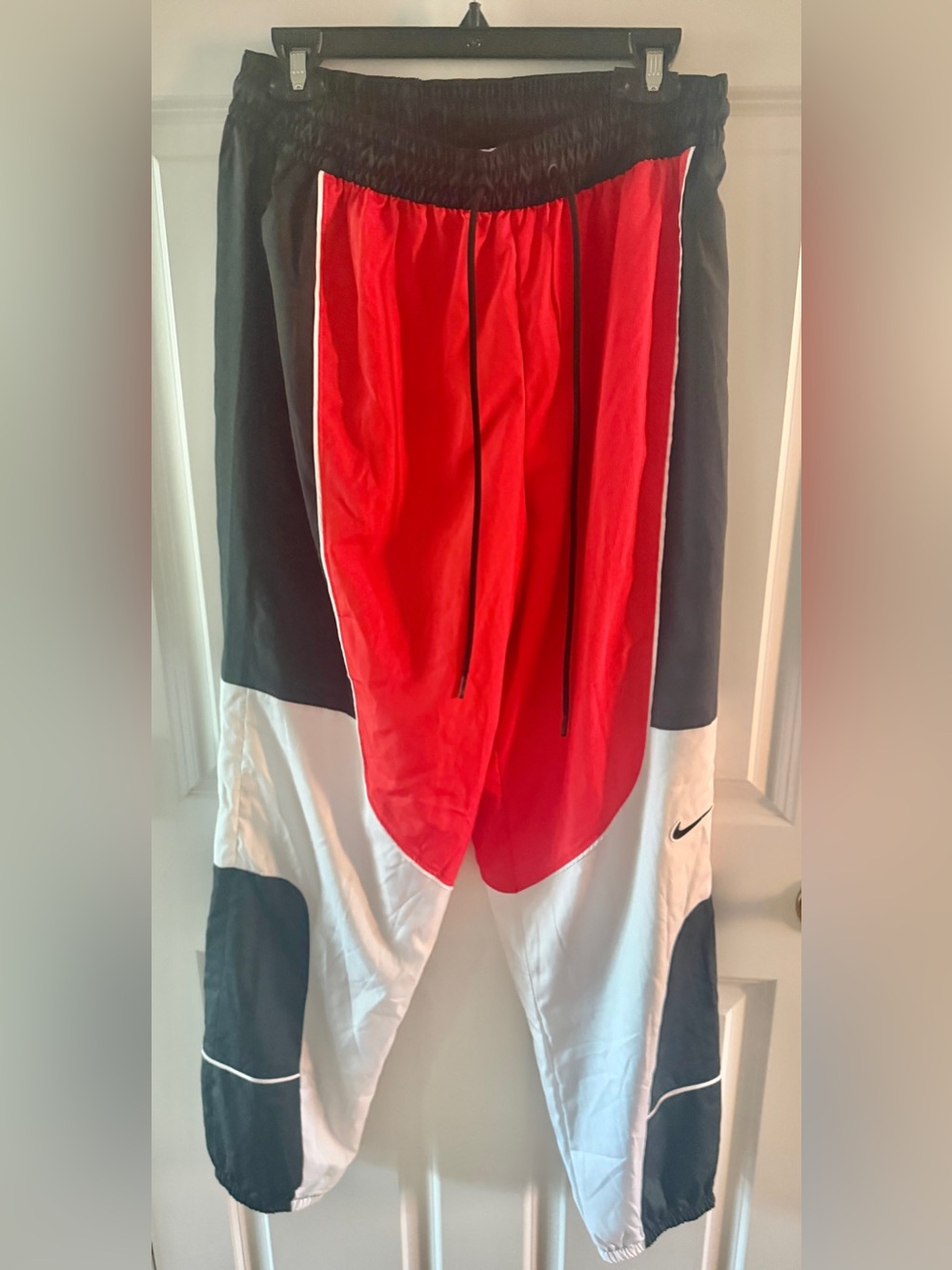 Nike Sz M Loose Fit Coupe Large
Colorblock Red Black White Track Pants NWT